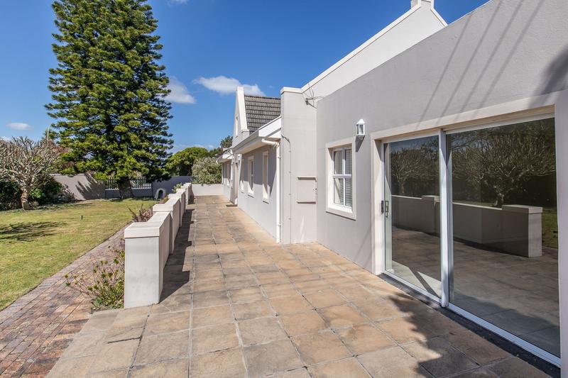 3 Bedroom Property for Sale in Meadowridge Western Cape